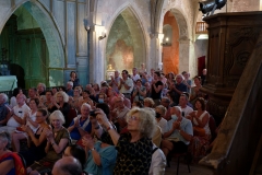Le public du 17 juillet, cathédrale de la cité médiévale